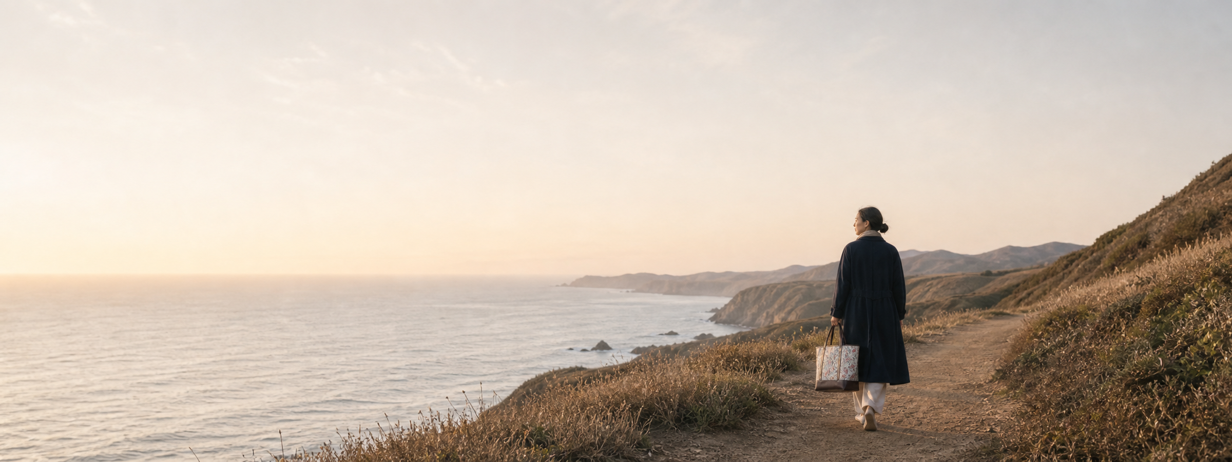 A quiet living moment with a Flowbam piece by the coast